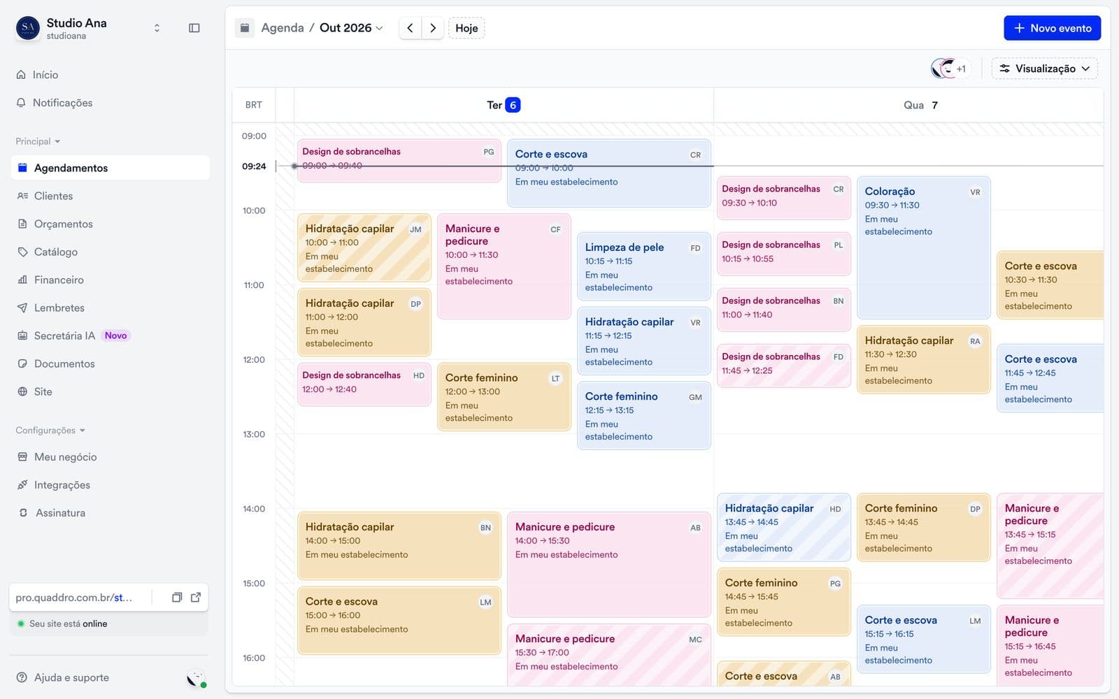 Interface em produção: calendário semanal com distinção cromática clara.